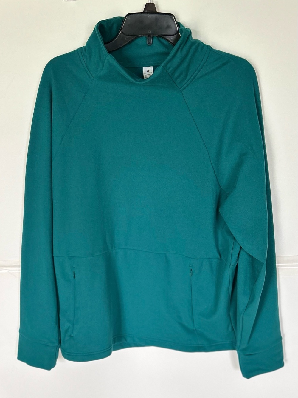 Yogalicious Lux women’s LS mock neck pullover shirt. Zip pockets in front. XXL